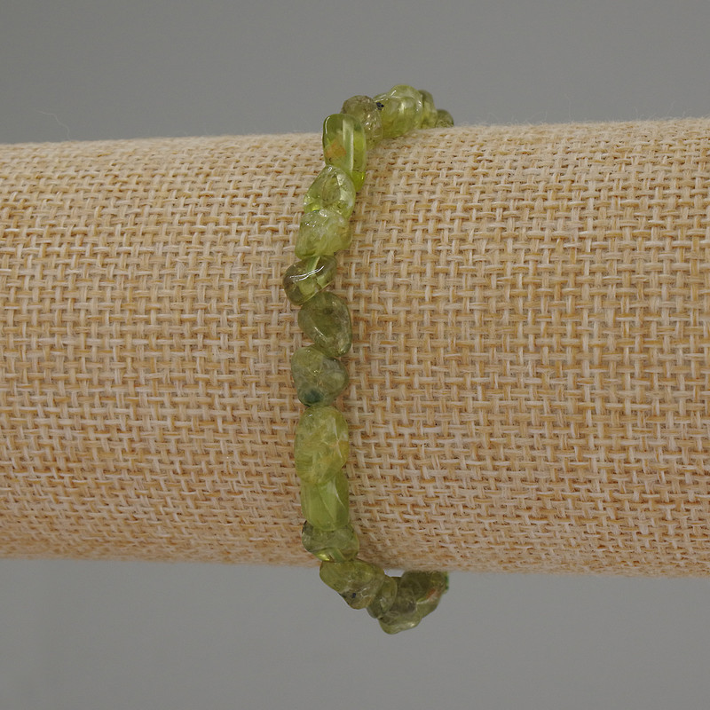 Chrysolit-Armband, trommelgeschliffene Perlen, Durchmesser ca. 6–10×6 mm, Länge 18 cm, elastisches Band