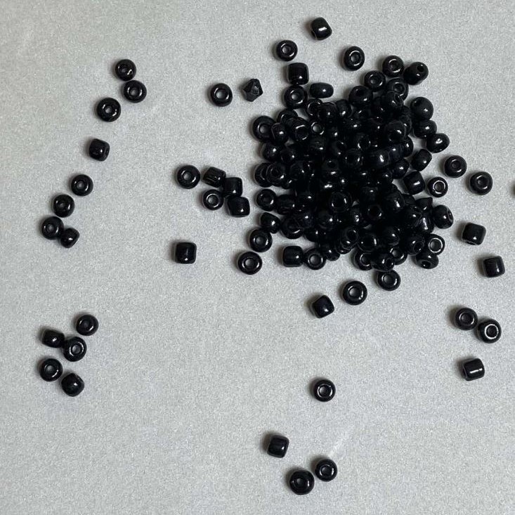 Schwarze Kunststoff-Rondellperle 4×3 mm ± Verpackung 70 g