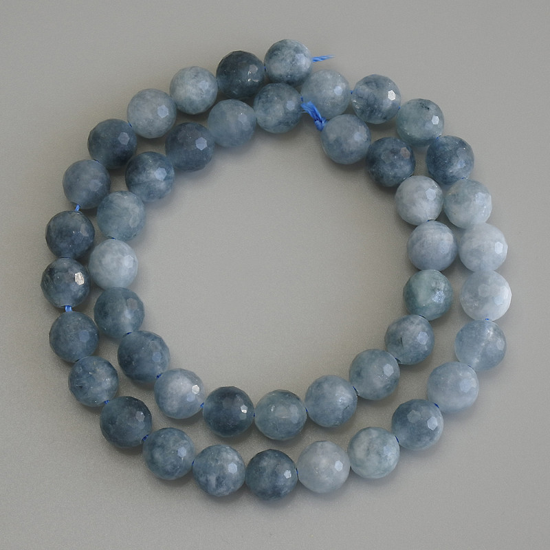 Aquamarin facettierte Perle, Durchmesser ca. 8 mm, Länge ca. 37 cm, auf Schnur