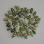 Grüne Turmalin-Perlen in Schmetterlingsform, 10–15 × 6–8 mm, ± 3 mm Glasperlen, auf Schnur, Länge ca. 40 cm