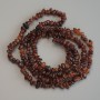 Hessonit-Granat-Perlenchips, Durchmesser 7–9×4 mm, Länge ca. 80 cm, auf einer Schnur