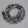 Perlen aus Schneeflocken-Obsidian, Apache-Tränen, facettierte Tropfen, Durchmesser 11×7–8 mm, mit 3 mm Perlen, Länge ca. 40 cm, auf Faden