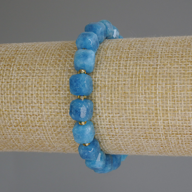 Armband aus facettiertem Apatit-Würfel, 8,5 × 8,5 mm ±, mit Perlen 3 mm ±, Länge 18 cm (Stretch)
