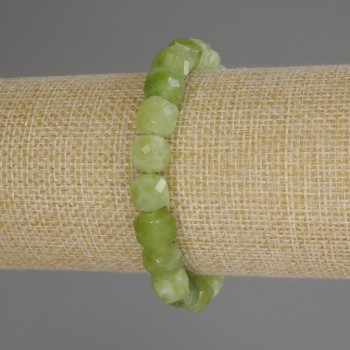 Armband aus Chrysolith Olivin, facettierte Würfel, Durchmesser ca. 8,5 mm, Länge 18 cm (Stretch)
