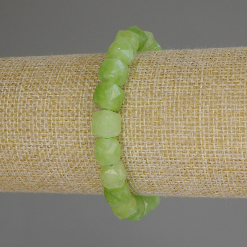 Armband aus Chrysolit Olivin, facettierte Würfel, 8×8 mm, Länge 18 cm (Stretch)
