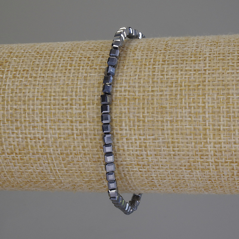 Terahertz-Armband mit facettierten Würfeln, 3×3 mm, Länge ca. 18 cm, Stretcharmband