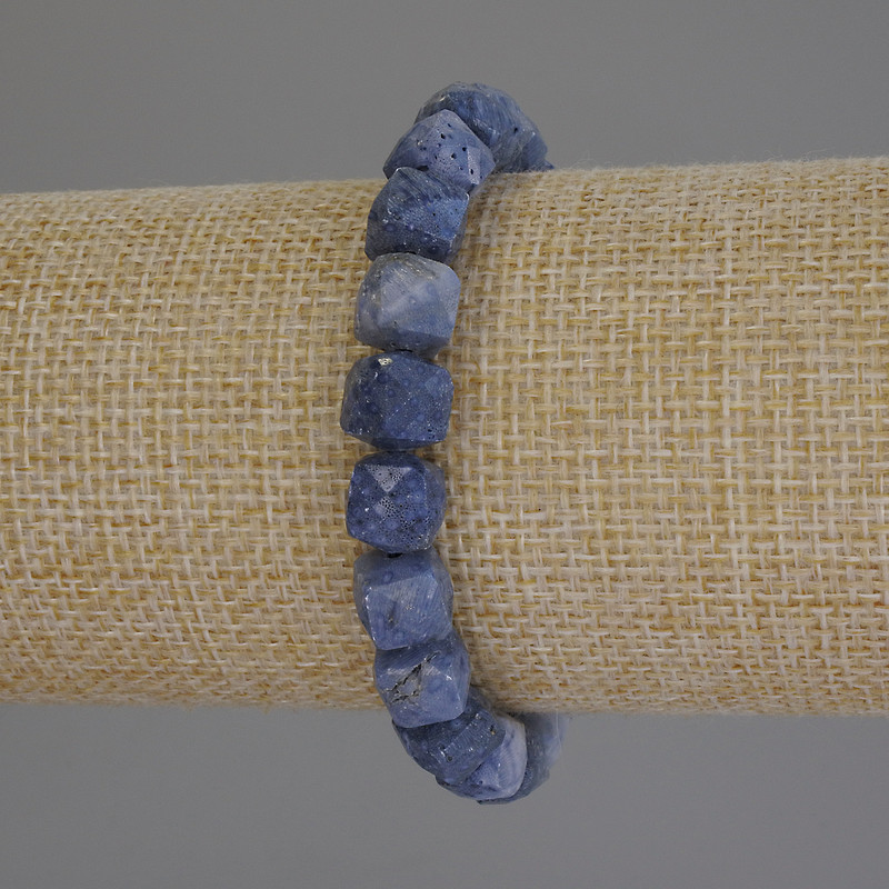 Schaumkoralle-Armband, facettierte Würfel, Durchmesser ca. 8 mm, Länge ca. 18 cm, Elastikarmband