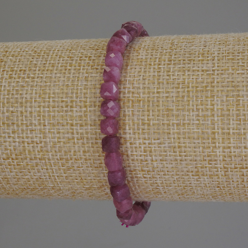 Armband aus facettiertem Turmalin, Würfel, Ø ca. 5 mm, Länge 18 cm (Elastik)