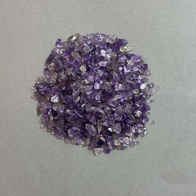 Amethyst-Chips ohne Loch, 2–11×3–7 mm, pro 100 g