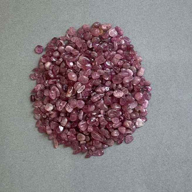 Turmalin-Chips aus Naturstein ohne Loch, 3–7×3–5 mm ± (pro 100 g ±)