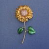 Sonnenblumenbrosche, 60 × 27 mm ±, Emaille, goldfarbiges Metall