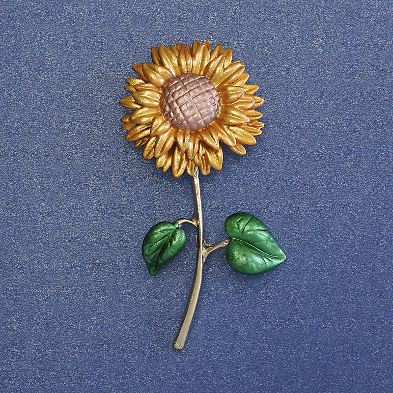 Sonnenblumenbrosche, 60 × 27 mm ±, Emaille, goldfarbiges Metall