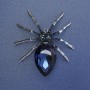 Spinnenbrosche mit blauem Kristall, blauen Strasssteinen, 65 mm ±, silberfarbenem Metall