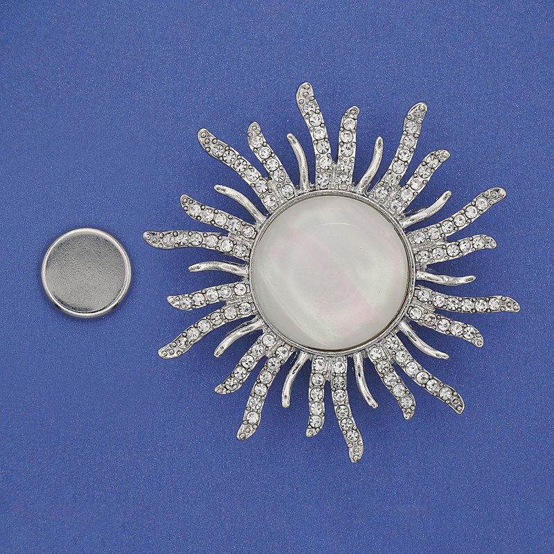 Magnetbrosche Perlmutt-Sonne, weiße Strasssteine, silberfarbenes Metall, 47 mm+