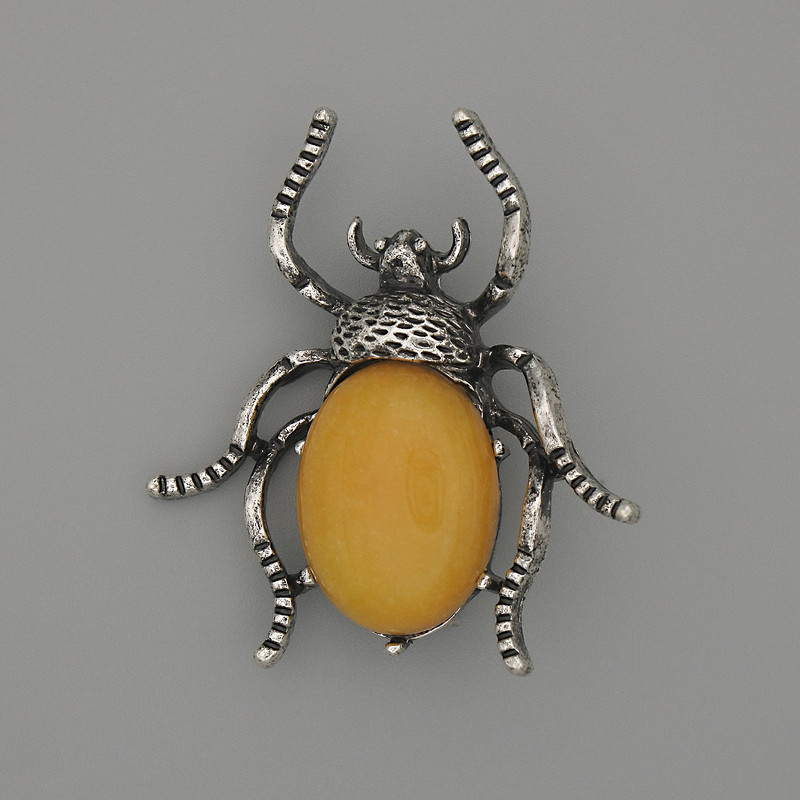 Brosche/Anhänger Käfer, künstlicher Bernstein, 44×37 mm ±, silberfarbenes Metall
