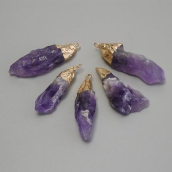 Amethyst-Anhänger, unbehandelter Amethyst, Größen 11-19×37-45 mm, goldfarbenes Metall