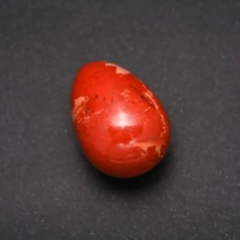 Dekoratives Ei aus rotem Jaspis, Durchmesser ca. 40 x 30 mm