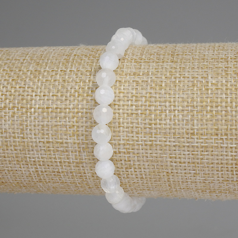Armband aus Bergkristall, facettierte Kugeln 6 mm, Länge ca. 18 cm, elastische Schnur