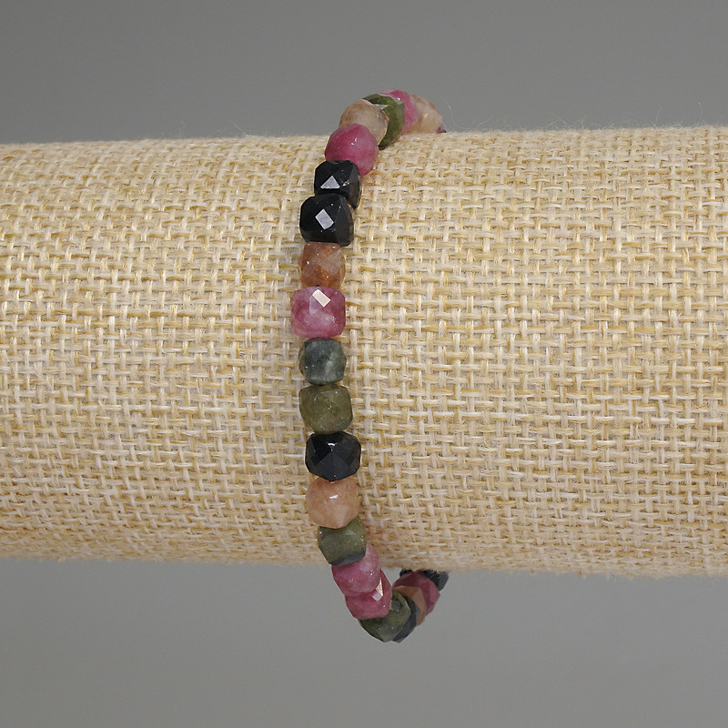 Armband aus facettiertem Turmalin – Würfel 5 mm, Länge 18 cm +-, Stretcharmband