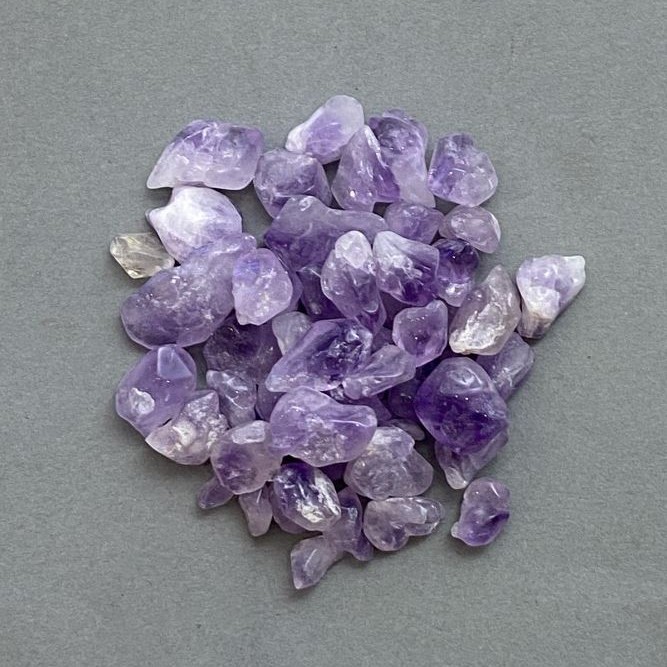 Amethyst-getrommelter Stein ohne Loch, 6–22×6–10 mm ± (pro 100 g)