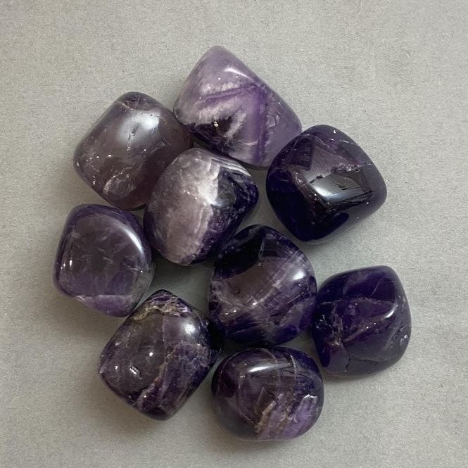 Souvenir-Naturstein Amethyst facettiert – Maße 23–26×20–24×20 mm (+-) Verpackung 100 g (Preis pro 100 g)