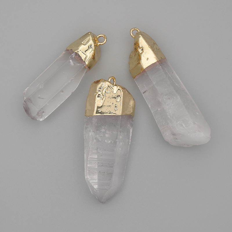 Anhänger Bergkristall 30×37×9–12 mm, Länge 33–40 mm, goldfarbenes Metall, Größen assortiert