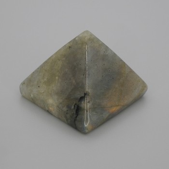 Pyramide aus Labradorit – Naturstein, Abmessungen ca. 30×30 mm, Breite ca. 25 mm