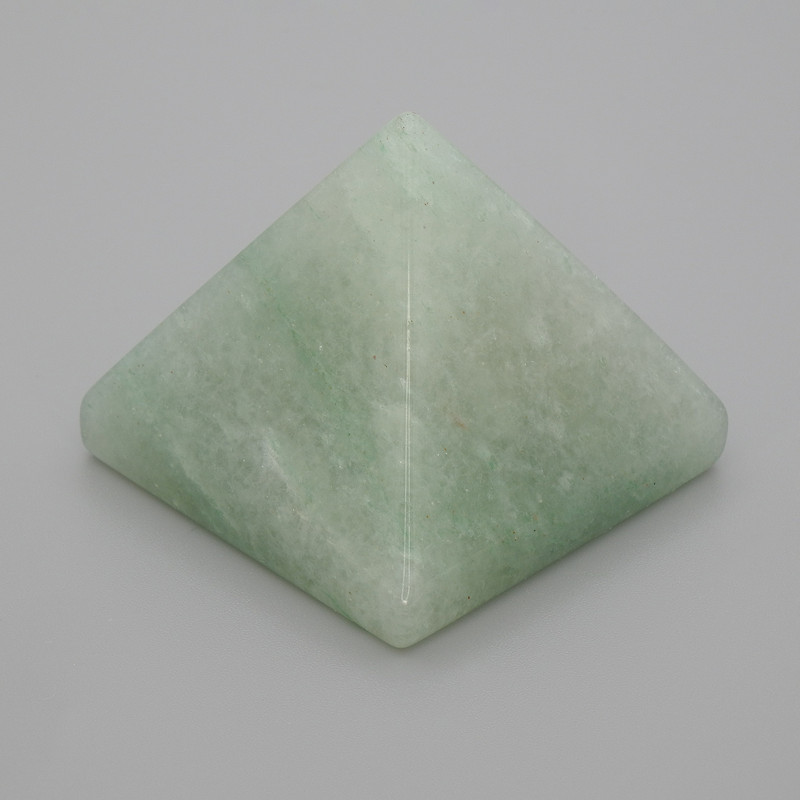 Pyramide – Souvenir aus Nephrit-Naturstein, Länge 38×38 mm ±, Breite 33 mm+