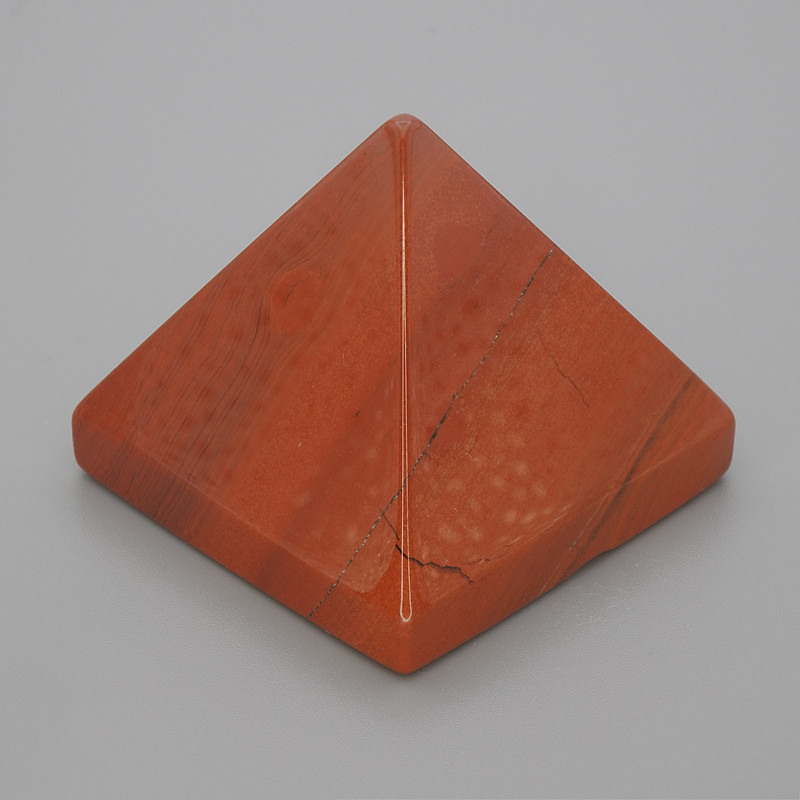 Pyramide als Souvenir aus rotem Jaspis, Länge 38×38 mm ±, Breite 33 mm ±