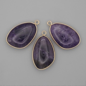 Amethyst-Anhänger in goldfarbener Fassung aus Metall, 21×35 mm+