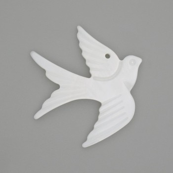 Anhänger 'Schwalbe' aus natürlichem weißem Perlmutt, 27 × 25 × 3 mm