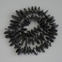 Perlen aus schwarzem Turmalin, nadelförmige Chips, Durchmesser 13–18 × 2,5 mm ±, Glasperlen 3 mm ±, auf Schnur, Länge 39 cm+