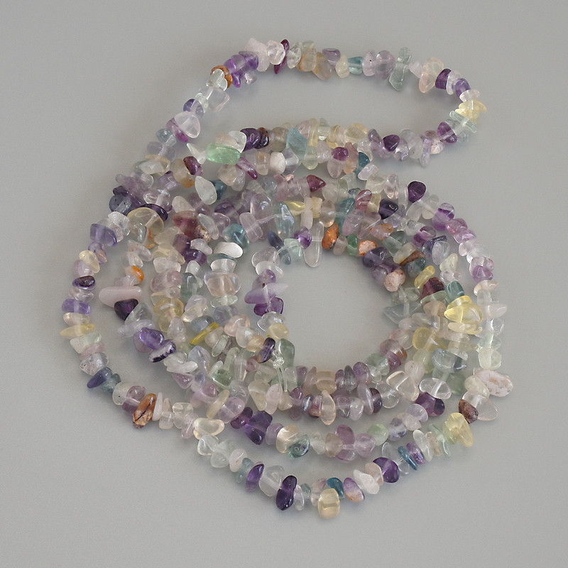 Fluorit-Granulatperlen, Durchmesser ca. 5×3 mm, Länge ca. 78 cm, auf Schnur