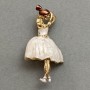 Brosche Ballerina weiße Emaille goldfarbiges Metall 45×24 mm+