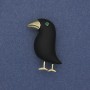 Brosche 'Vogel' – schwarzer, matter Farbton, grüner Strassstein, goldfarbenes Metall, 36×21 mm