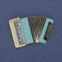 Brosche 'Akkordeon' mit blauem und weißem Emaille, goldfarbenes Metall, 43 × 28 mm+