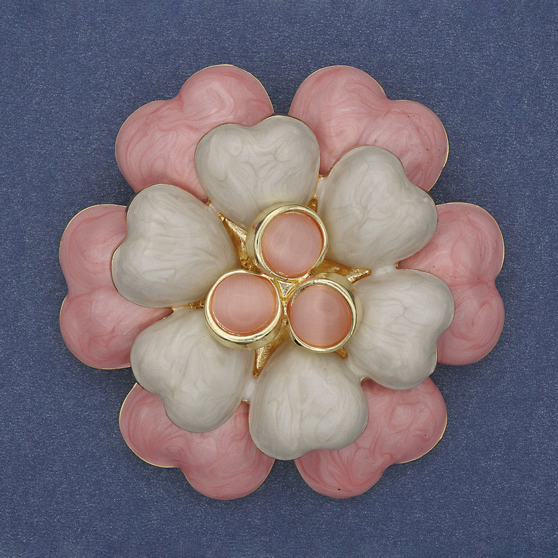 Brosche Blume rosa und beige – Emaille, Katzenauge-Perlen, goldfarbenes Metall 61 mm+