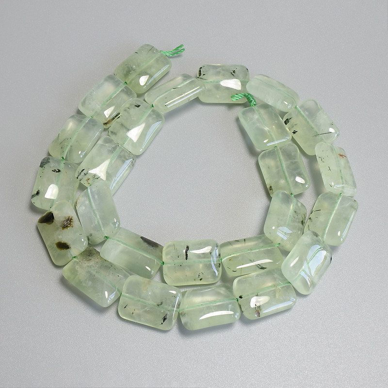 Prenit-Perlen rechteckig, Maße 16×12 mm ± auf der Schnur, Länge ca. 40 cm