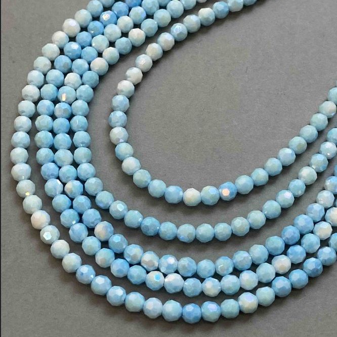 Perlen aus tschechischem Kristall, blau-multicolor, petrolfarbige Beschichtung, auf Schnur, facettierte Perlen, Durchmesser ca. 6 mm, Länge ca. 38 cm