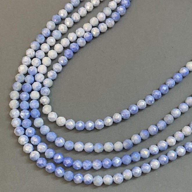 Perlen aus tschechischem Kristall blau-multicolor auf Schnur, facettierte Kugeln, Durchmesser 8 mm +/-, Länge 38 cm +/-