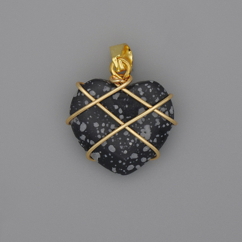 Anhänger „Herz“ im Geflecht aus Schneeflocken-Obsidian 21 × 21 mm ±, Durchmesser ca. 30 mm+