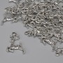 Anhänger 'Hirsch' – Metallfarbe Silber, Durchmesser 22 × 13 mm +- Loch im Öhrloch ca. 1,6 mm +- Verpackung 25 Stück+