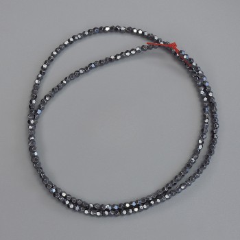 Facettierte Hämatit-Perlen, Durchmesser ca. 2x2 mm, auf Schnur, Länge ca. 42 cm+
