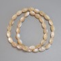 Beige-Perlmutt-Seed-Beads, Körnerform, Ø ca. 10–11×6 mm, Länge ca. 40 cm, auf Faden