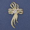 Schleifenbrosche mit weißen Strasssteinen, goldfarbenes Metall, Durchmesser 72×43 mm +