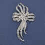 Schleifenbrosche aus silberfarbenem Metall mit weißen Strasssteinen, Durchmesser 72×43 mm +