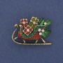 Brosche 'Weihnachtlicher Schlitten' bunte Emaille, Strasssteine, goldfarbenes Metall, 35×24 mm +
