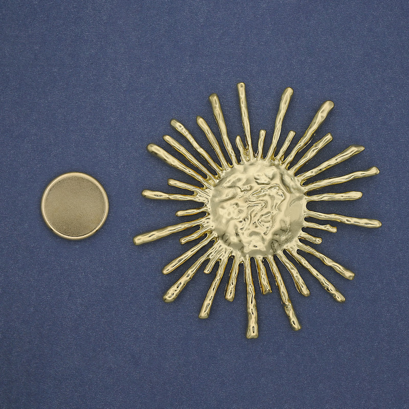 Sonnenbrosche mit Magnetverschluss, goldfarbenes Metall, Durchmesser 76 mm+