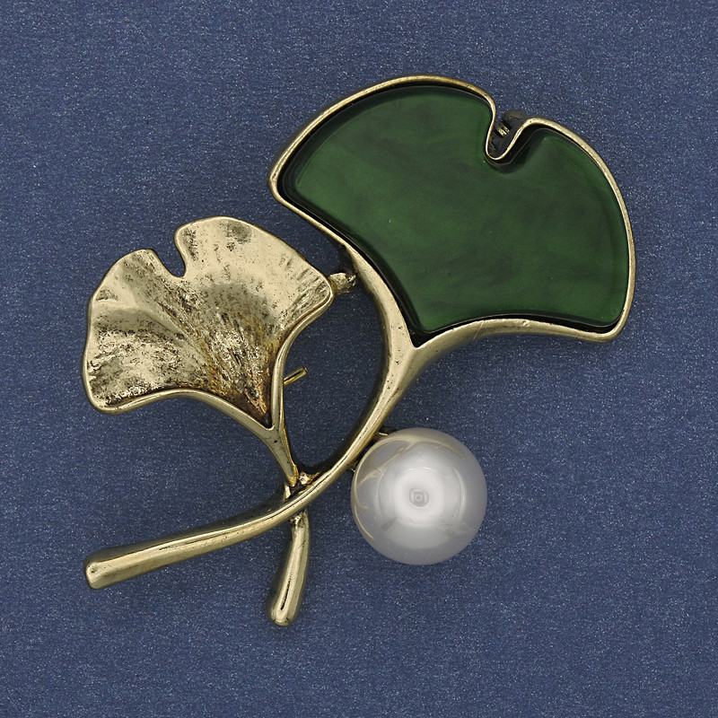 Brosche Zweig, grün, Perle, goldfarbenes Metall, 48×38 mm