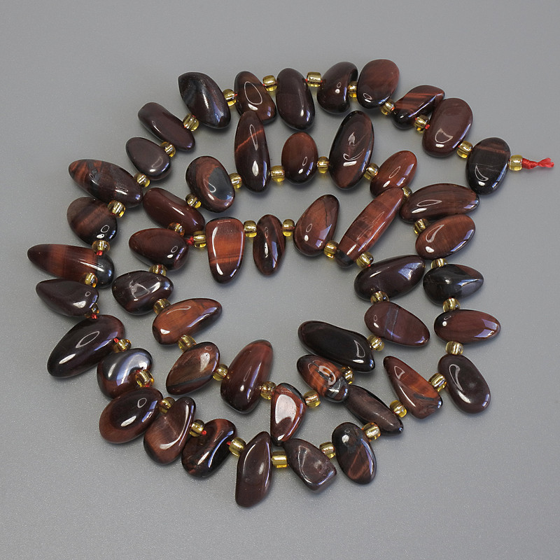 Tigerauge-Perlen, schmetterlingsförmige Nuggets, Durchmesser 10–15×6–8 mm ±, 3 mm Seed Beads ±, Länge ca. 39 cm ± auf der Schnur